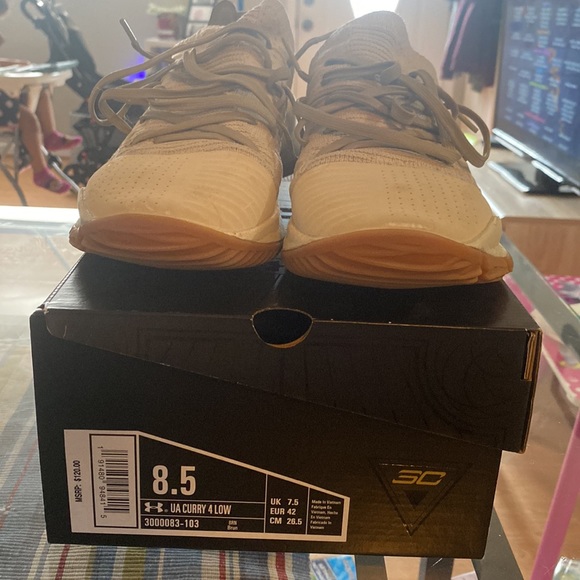 Basketball sneakers - Picture 2 of 4